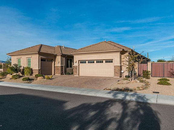 3 car garage with RV gate