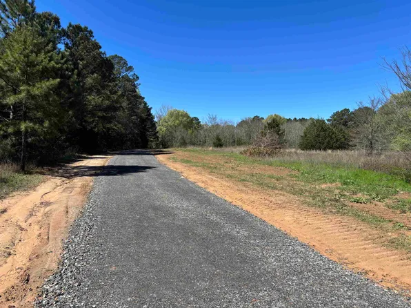 408 Hawthorne Rd, Gilmer, TX 75644