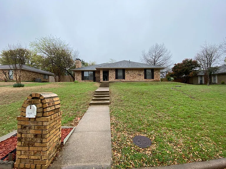 307 Wildwood Ln — Photo 1
