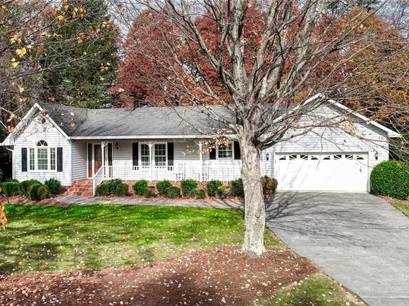 1040 Century Park Ave, Kernersville, NC 27284