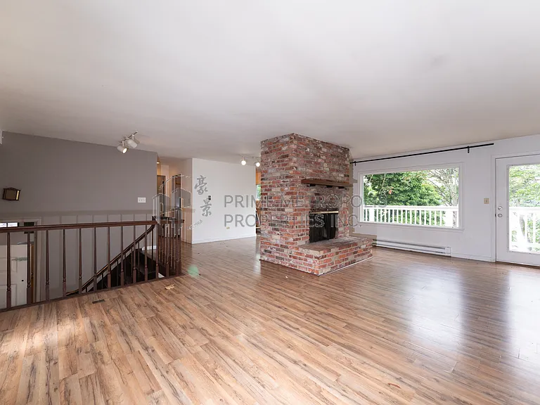 10706 Lakeside Ave NE — Photo 5