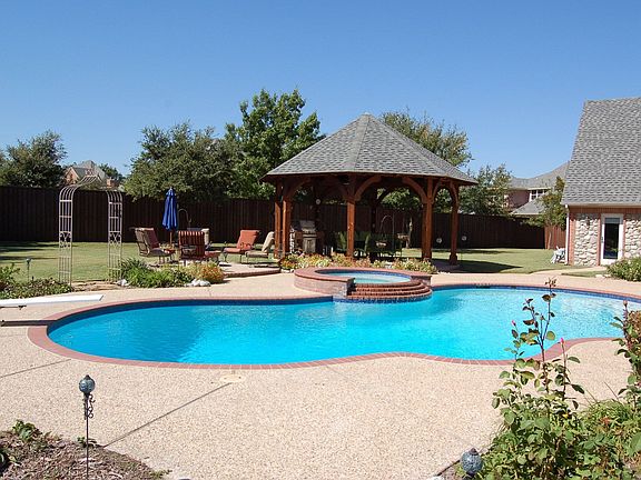 2nd image of 833 Castle Creek Dr