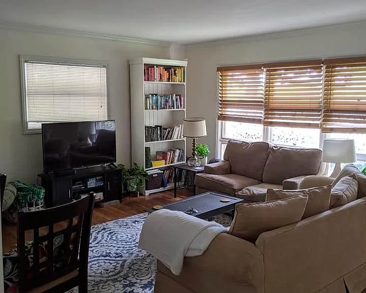 584 N Superior Ave — Photo 22