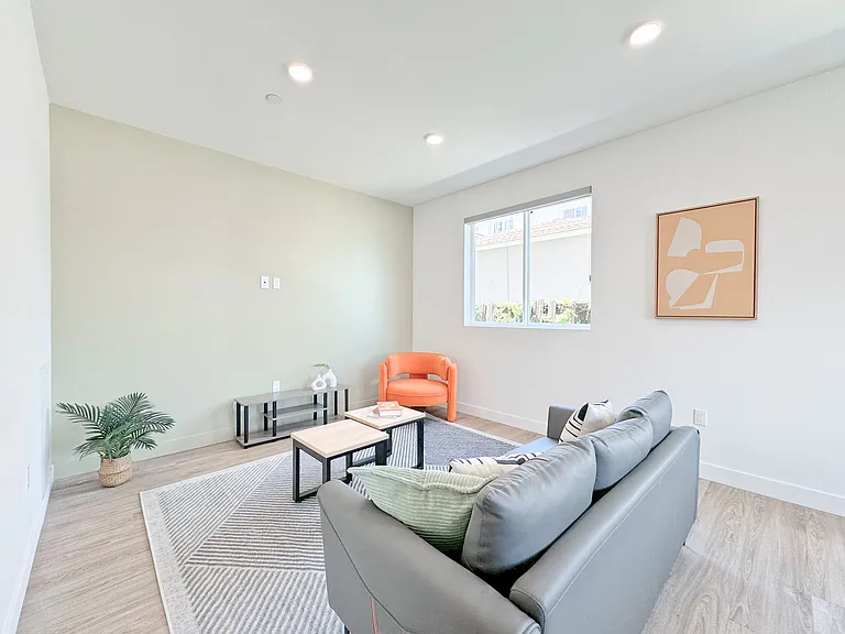 1743 Armacost Ave — Photo 31