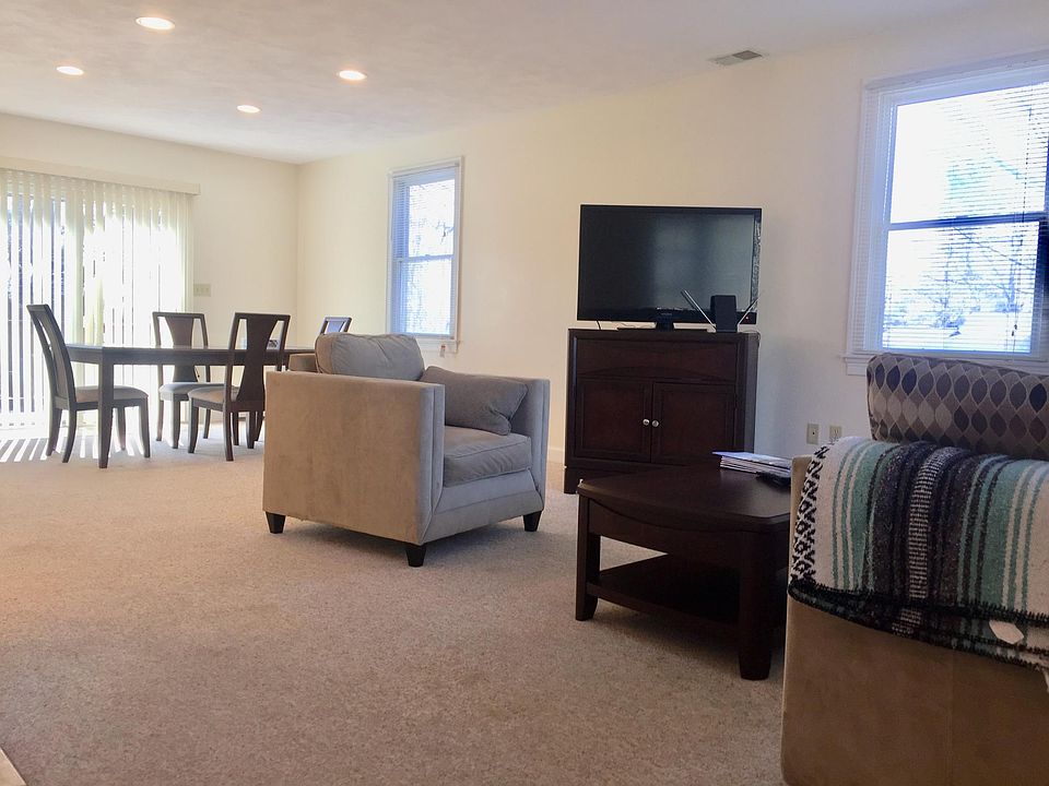 Living Room/Dining Room