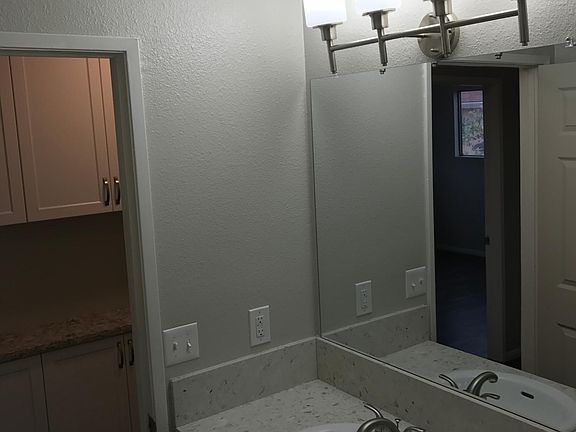 4th image of 540 Otis St