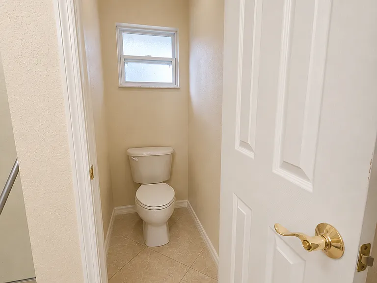 1750 N Valencia Dr — Photo 17