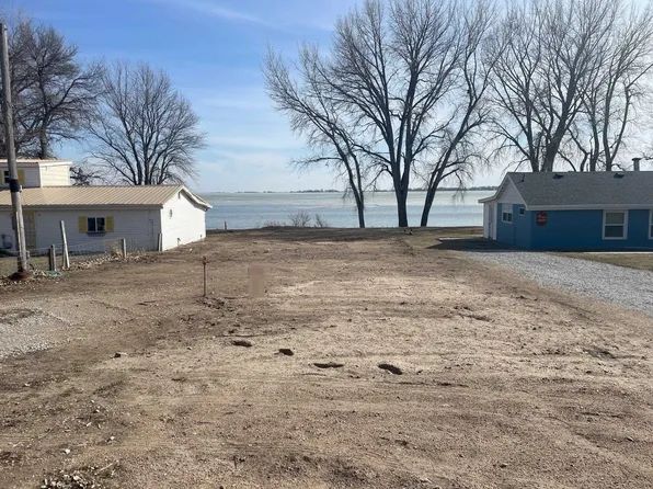 21 Cove Dr #10, Elwood, NE 68937