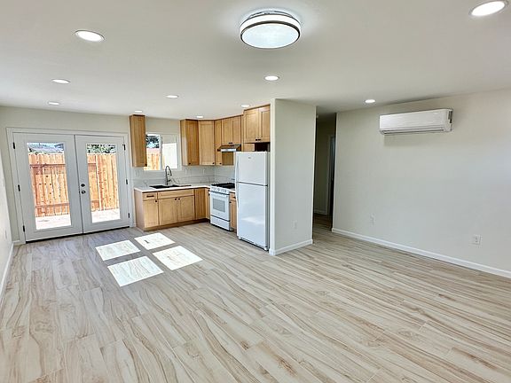 2nd image of 1421 Rosalie Dr