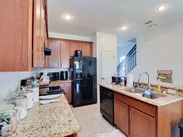 20626 Maxim Pkwy — Photo 5