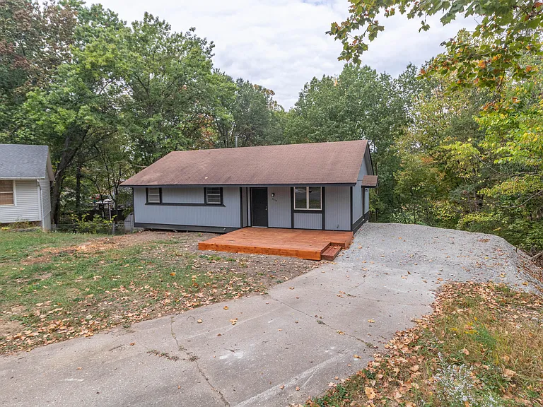 5714 N Maple Ct — Photo 5