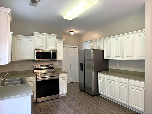 3rd image of 132 Meandering Way Ln
