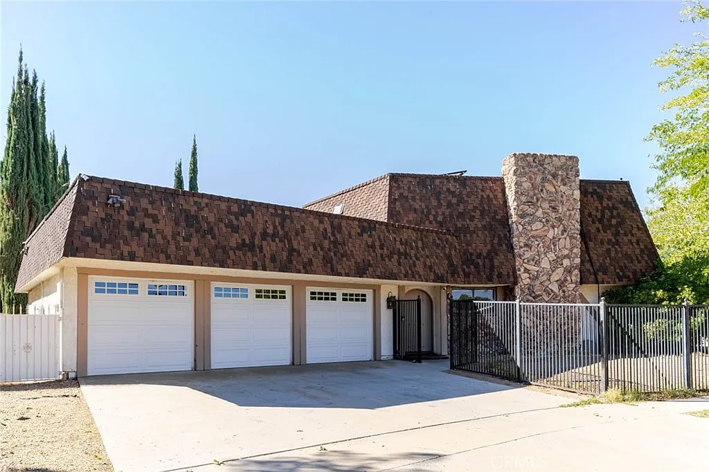 310 Susan Ct photo 1