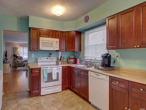 5th image of 569 Emerson Ave