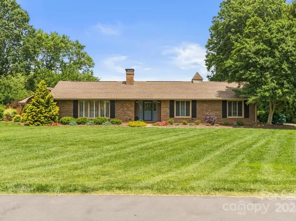 133 Raintree Rd, Advance, NC 27006