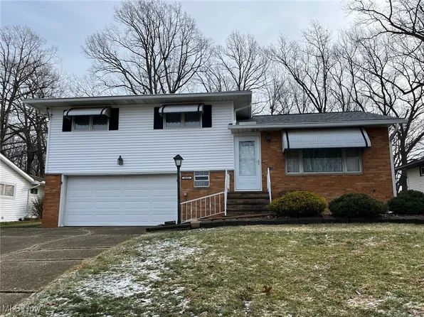 6411 W 54th St, Parma, OH 44129