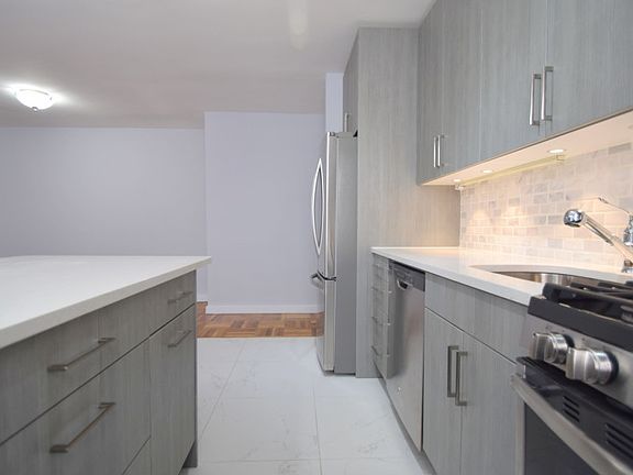 Harbor House - Kitchen - H35-05A