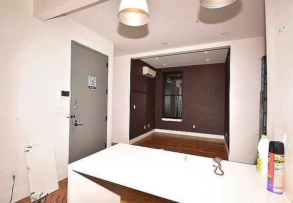 3rd image of 238 Melrose St #2B