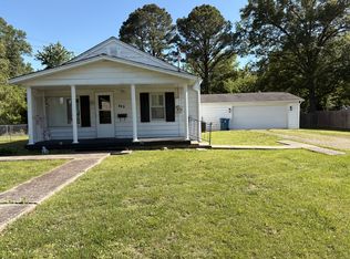114 W Parrish St, Benton, IL 62812