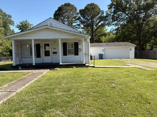 114 W Parrish St, Benton, IL 62812