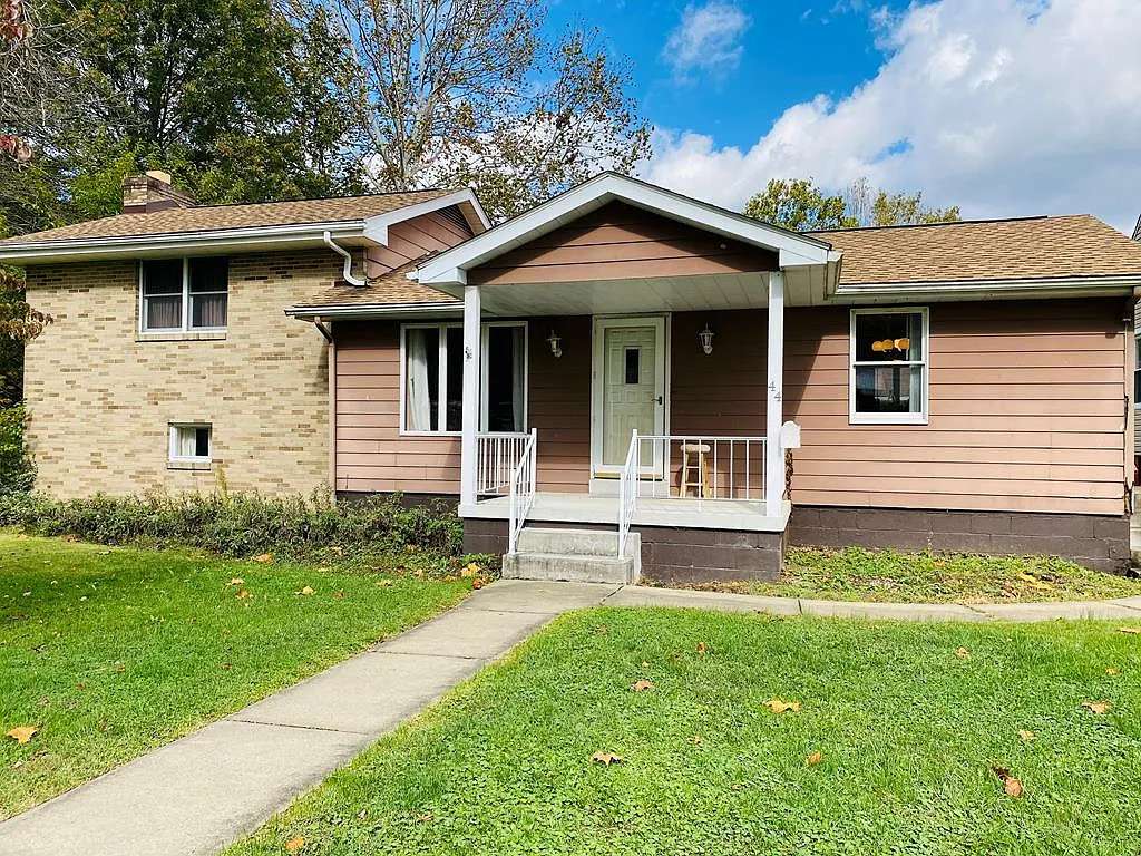44 Vernon Ave photo 1