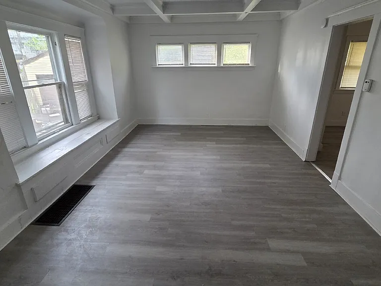 10217 Pierpont Ave — Photo 13