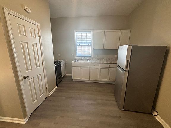 5th image of 186 E Loudon Ave #3