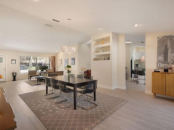 5th image of 1051 NW 95th Avenue