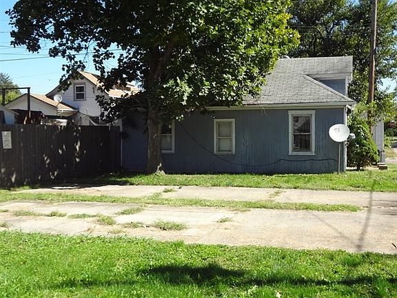 5th image of 326 Poplar St