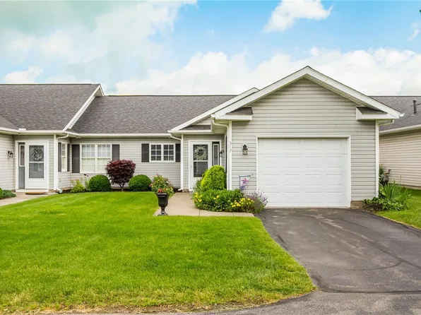 312 Walker Dr, Canandaigua, NY 14424