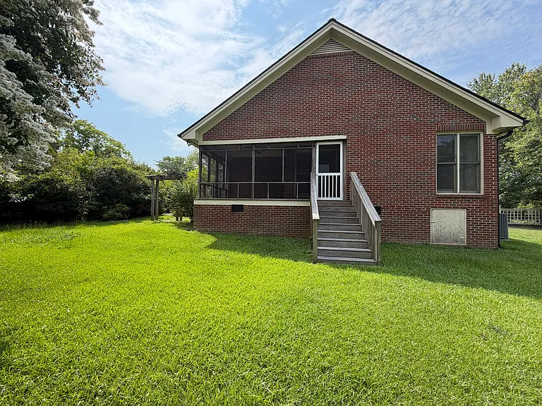 6600 Walnut Cove Dr — Photo 2