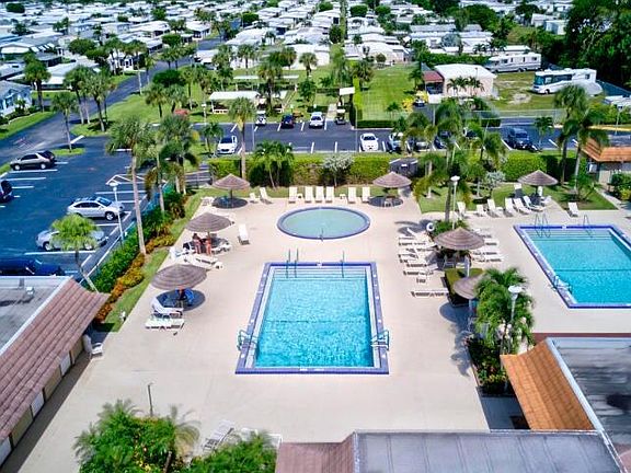 2nd image of 58009 Bahama Bay