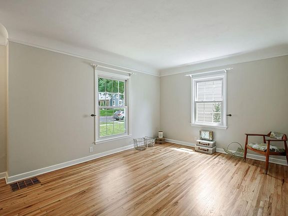 3rd image of 2963 Chowen Ave N