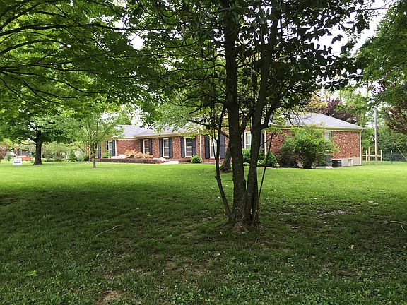 3rd image of 120 Circle Dr