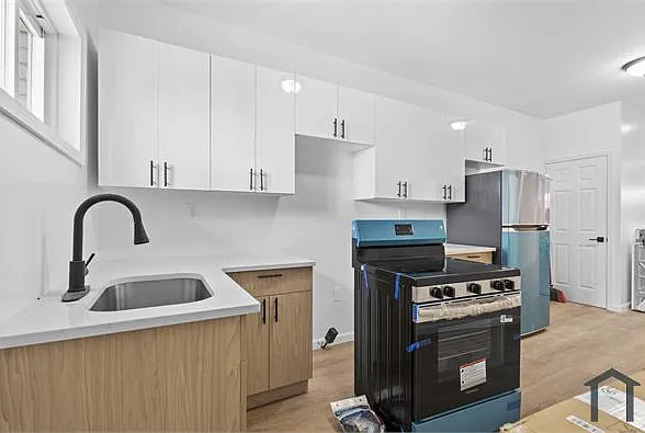 2055 Dickinson St — Photo 8