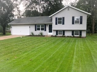 52833 Emmons Rd, South Bend, IN 46637