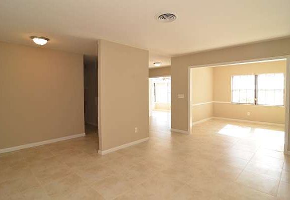 5th image of 506 W Hilda Dr