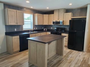 238 Country Forest Dr, Fort Wayne, IN 46818