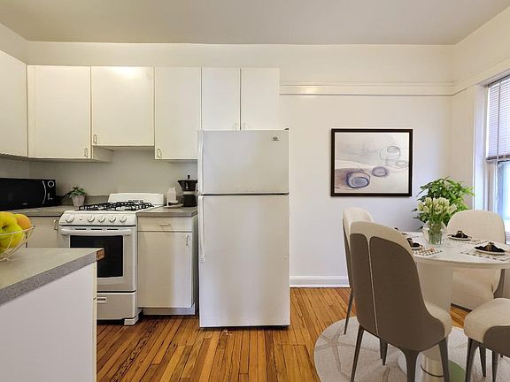 4th image of 815 W Waveland Ave #24