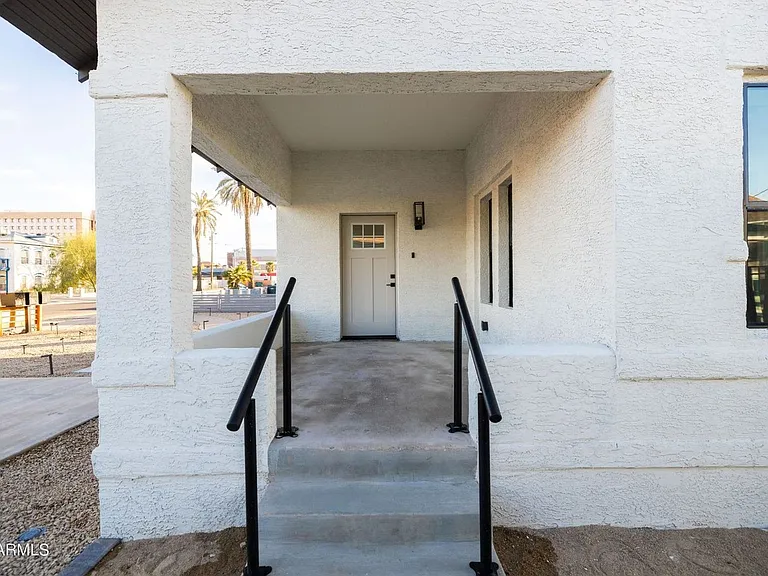 326 N 17th Dr — Photo 88
