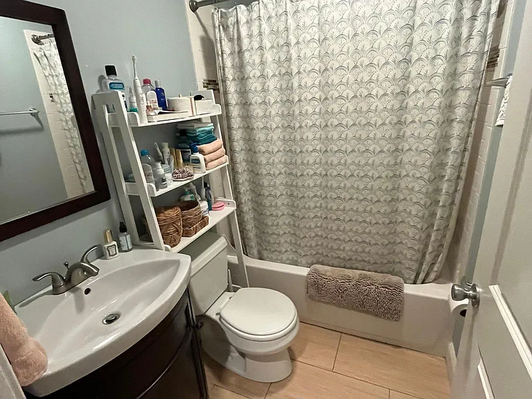431 E 7th St #1 — Photo 16