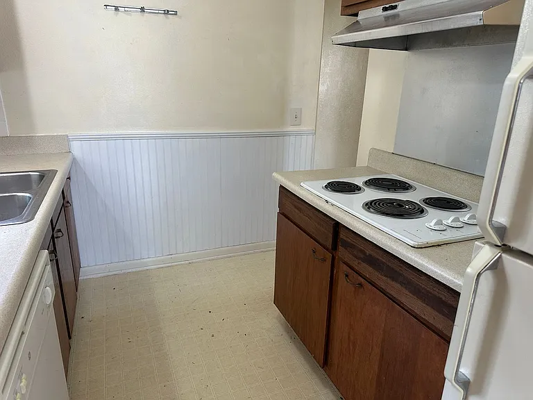 200 S Moss St — Photo 5