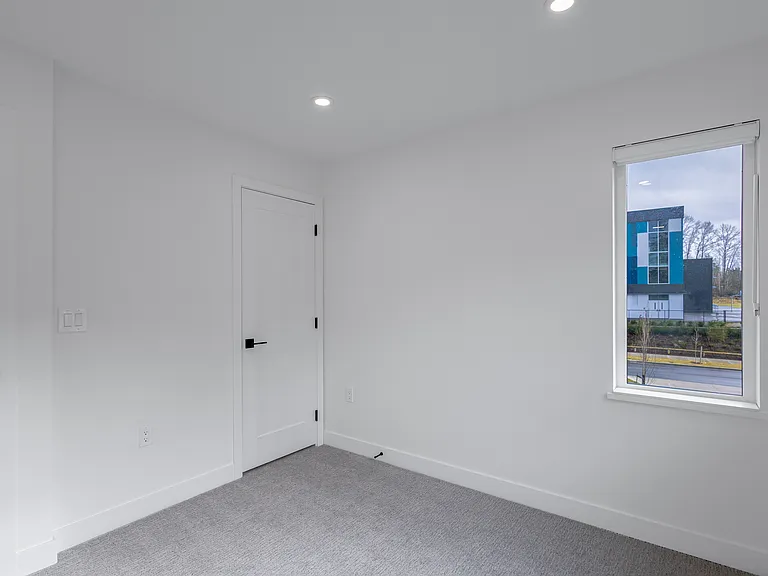 1959 165a St #9 — Photo 10