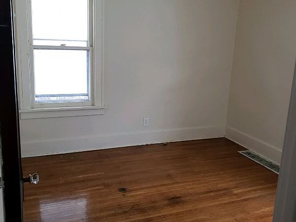 5th image of 391 Windermere Blvd