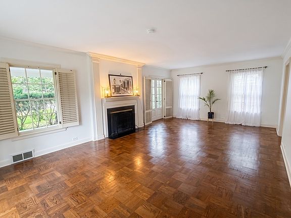 4th image of 2929 Indianwood Rd