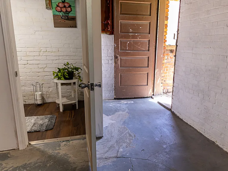 262 W Grand Blvd — Photo 46