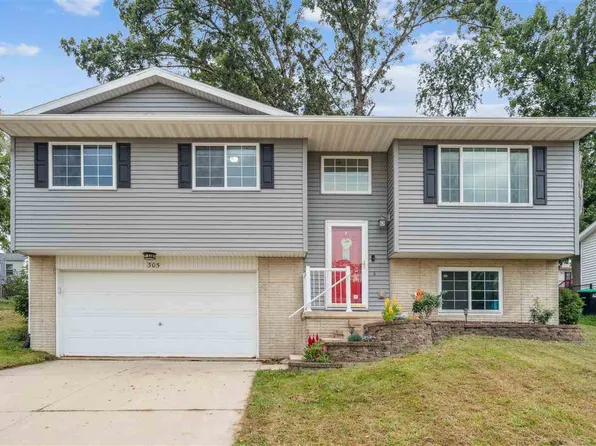 305 Valleyview Dr, Marion, IA 52302