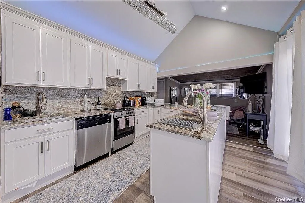 4 bed, 2.0 bath, 1830 sqft, $4,500 — Photo 3