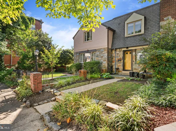 708 Chetworth Pl, Alexandria, VA 22314