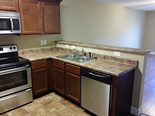 3rd image of 71 Cherry St APT 106